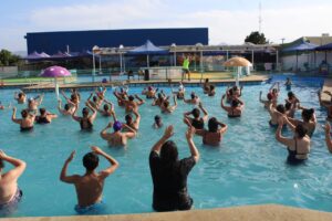 Hidrogimnasia e hidrodance hacen furor en La Cruz