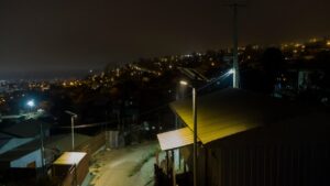 TRES CAMPAMENTOS DE VIÑA DEL MAR MEJORAN SU SEGURIDAD CON LA INSTALACIÓN DE LUMINARIAS SOLARES