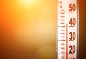 Salud refuerza campaña y entrega recomendaciones para protegerse de la ola de calor