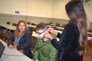 UPLA entrega ayudas técnicas a personas con discapacidad