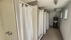 Municipio Abierto de Quilpué instala 124 duchas en sectores siniestrados