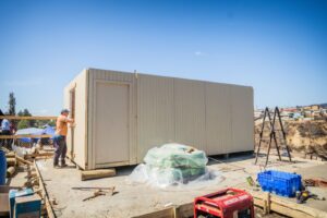 Comienza la instalación de las viviendas de emergencia en Quilpué: tres familias de Pompeya Sur recibieron los primeros ejemplares