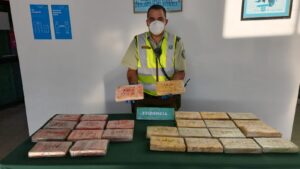 DECOMISAN CERCA DE 30 KILOS DE DROGA DE ALTA PUREZA EN BUS QUE CIRCULABA POR LA RUTA 5 NORTE: DOS DETENIDOS POR CARABINEROS