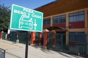 VILLA ALEMANA IMPULSA CAMPAÑA “PARA, BESO Y CHAO” PARA DESCONGESTIONAR EL INGRESO A ESTABLECIMIENTOS EDUCACIONALES