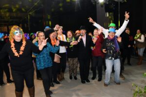 PRIMER MALÓN DE PERSONAS MAYORES EN EL GIMNASIO MUNICIPAL DE ARTIFICIO