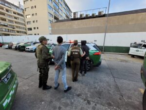 DOS DETENIDOS POR ROBO DE AUTO A CONDUCTOR DE APLICACIÓN MÓVIL EN VIÑA DEL MAR