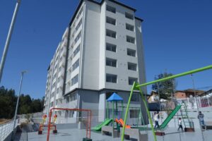 ALCALDESA MACARENA RIPAMONTI VALORÓ ENTREGA DE 152 DEPARTAMENTOS A FAMILIAS VIÑAMARINAS EN REÑACA ALTO