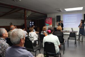 Vecinos y vecinas de Quilpué se informan sobre los beneficios de la APS Universal
