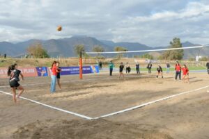 En La Calera se sigue potenciando el deporte, inauguraron 2 modernas canchas de voleybol playa en la comuna