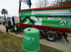 MUNICIPIO DE VIÑA DEL MAR INICIA IMPLEMENTACIÓN DE LEY DE RECICLAJE INSTALANDO NUEVAS CAMPANAS PARA EL DEPÓSITO  DE BOTELLAS Y ENVASES DE VIDRIO EN DIVERSOS SECTORES DE LA CIUDAD