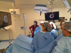 Hospital Dr. Gustavo Fricke aplica por primera vez en la región nueva técnica quirúrgica para abordar la incontinencia urinaria