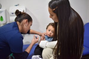 Hospital van Buren se suma a aplicación de vanguardista inmunización a pacientes pediátricos expuestos a riesgo severo de infecciones respiratorias