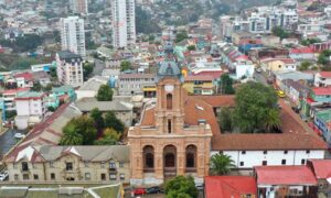 Inauguran restauración de emblemática Iglesia San Francisco de Valparaíso, que se incendió completamente el año 2013