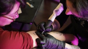 VILLA ALEMANA SE LLENA DE TINTA: VUELVE POPULAR EXPO DE TATUAJES CON MÁS DE 30 ARTISTAS REGIONALES