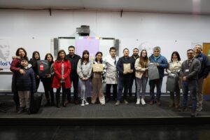 Entregan procesadores y accesorios para implantes cocleares a ocho estudiantes de la región con dificultades auditivas