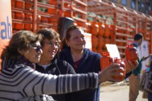 Hasta $6.000 de descuento: Valparaíso firma convenio para que vecinos puedan comprar gas a menor precio