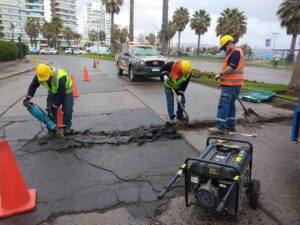 MUNICIPIO DE VIÑA DEL MAR AVANZA EN EL MEJORAMIENTO DE CALLES EN DISTINTOS SECTORES DE LA COMUNA: SE INTENSIFICÓ PLAN BACHEO EN LA CIUDAD