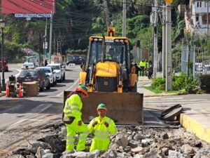 Autoridades regionales supervisan inicio de obras de colector Barón