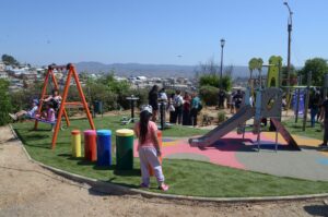 MUNICIPIO DE VIÑA DEL MAR EN ALIANZA CON PRIVADOS INAUGURAN MODERNA PLAZA DE JUEGOS INCLUSIVA EN VILLA ROGERS