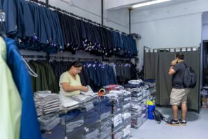 Comerciantes y municipio porteño invitan a realizar las compras de útiles y uniformes escolares en locales de la ciudad