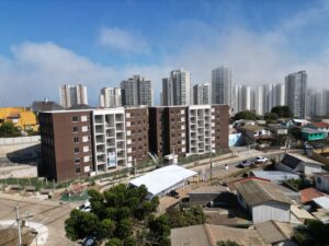 TRAS 25 AÑOS 44 FAMILIAS DE CONCÓN RECIBIERON LAS LLAVES DE SUS VIVIENDAS EN LAS CERCANÍAS DE BOSQUES DE MONTEMAR