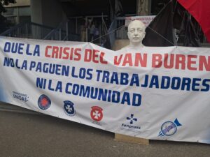 Trabajadores del Van Buren se manifiestan en el frontis del Hospital  