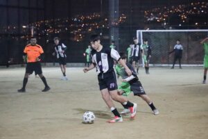 VECINOS DEL CERRO TORO FELICES CON SU NUEVA CANCHA QUE EL MINVU SOMETIÓ A OBRAS DE MEJORAMIENTO PARA RECUPERACIÓN DEL ESPACIO
