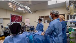 Hospital Carlos van Buren realiza con éxito su primera cistectomía radical laparoscópica