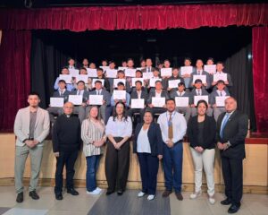 Estudiantes y ex estudiantes técnico-profesionales certifican competencias laborales como soldadores para mejorar condiciones de empleabilidad