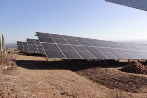 Planta solar comunitaria alcanza 80% de avance en San Antonio