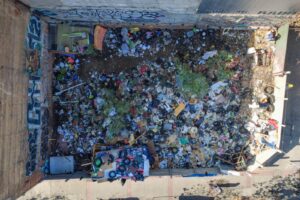 Municipio inicia desratización de terreno privado colindante al colegio Carlos Cousiño